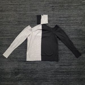 525 Size S Black/Grey Contrast Cold Shoulder Turtleneck Sweater Top